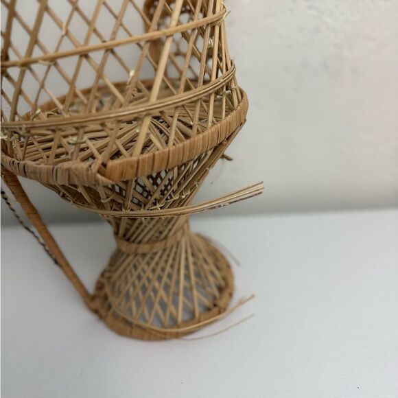 VINTAGE ✨ Wicker Peacock Doll Chair - Picture 4 of 4